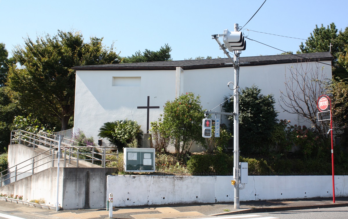 遠方からの教会外観